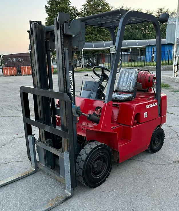 Вилочный погрузчик NISSAN FG15